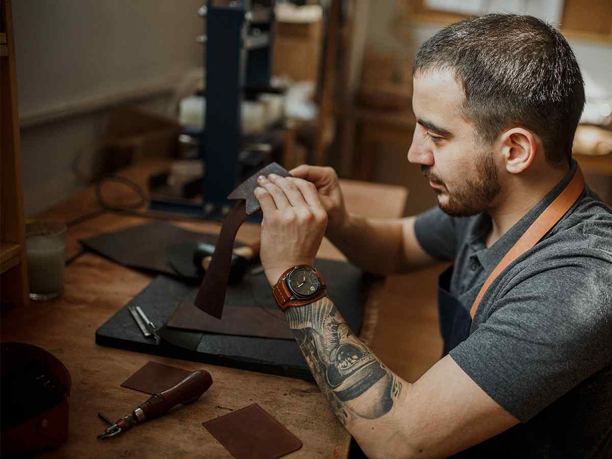 https://leatherrestoration.fadedelegance.ae/wp-content/uploads/2017/05/inner_1.jpg